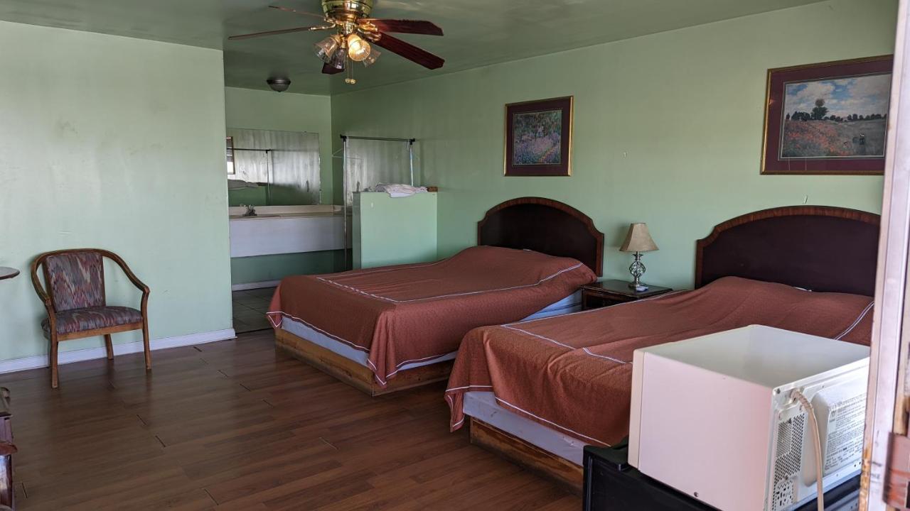 Canadian Inn Экстерьер фото